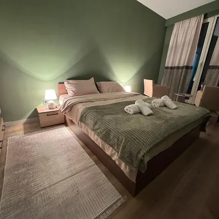 Sky Lux Point Apartment